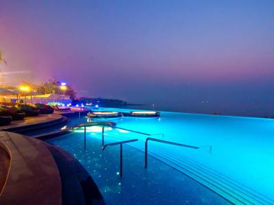 ROYAL CLIFF BEACH HOTEL