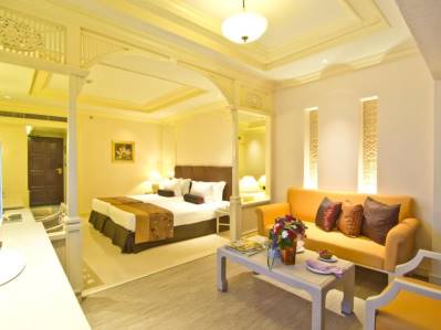 ROYAL CLIFF BEACH HOTEL