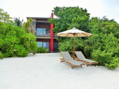 THE BAREFOOT ECO HOTEL