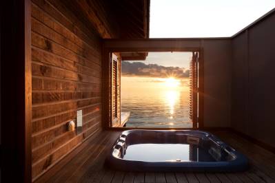VELIGANDU ISLAND RESORT & SPA