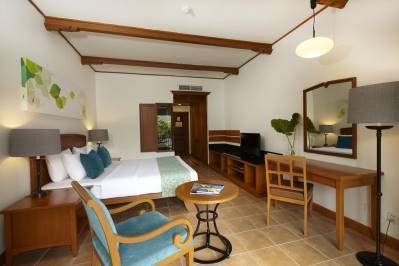 WOODLANDS HOTEL & RESORT